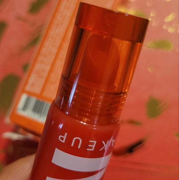 Milk makeup Electric Glossy Lip Plumper Wired - Picture 7 of 8